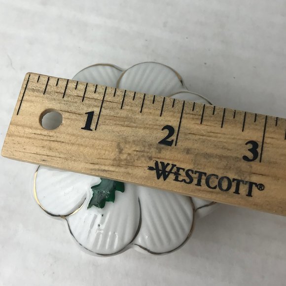 NIB - VINTAGE PORCELAIN KEEPSAKE Detailed Embossed Trinket Box with Gold Trim - Picture 12 of 12